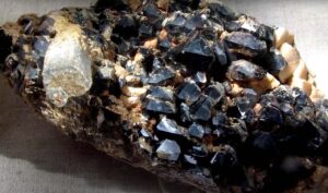 Samarium Oxide (Sm2O3): Properties & Secret Applications