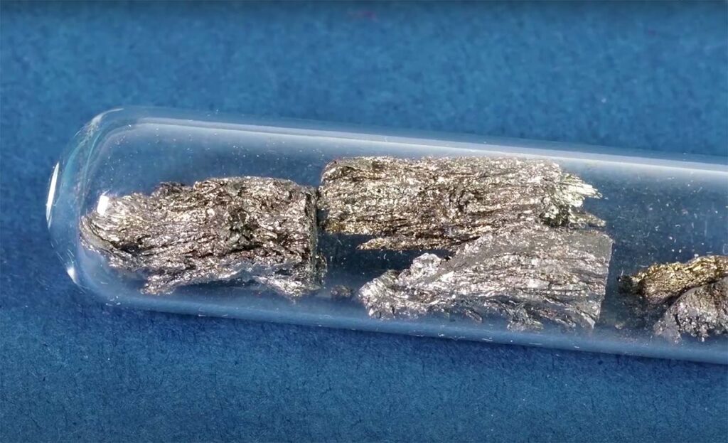 Samarium Oxide (Sm2O3): Properties & Secret Applications 2 Samarium(III)
